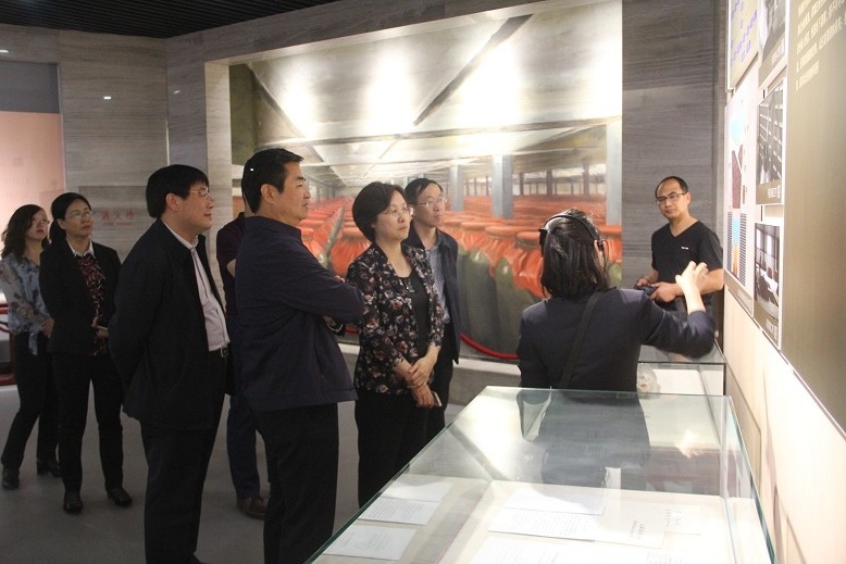 承德市委常委、组织部长杨培苏同志到避暑K8凯发企业集团检查指导工作